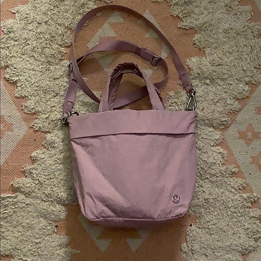 Lululemon bag.